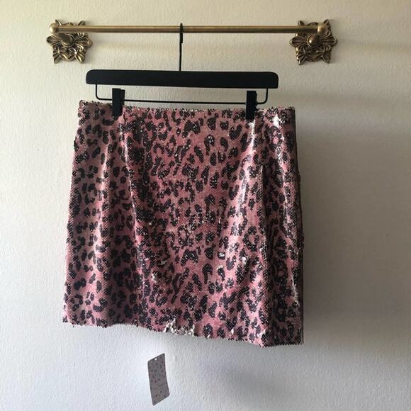 NWT Free People Skinny Sequin Mini Skirt Pink Cheetah  Size 8 - Picture 2 of 13
